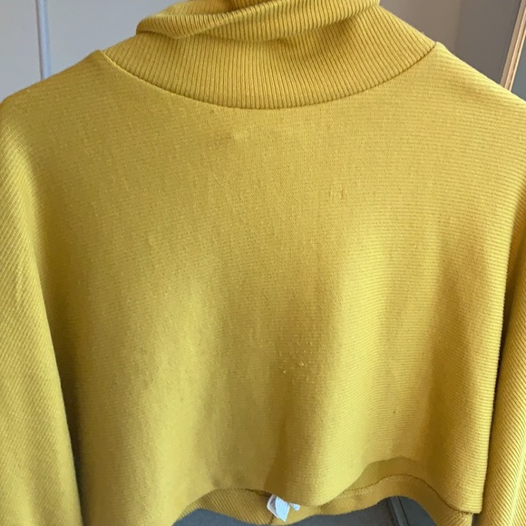 Forever 21 Crop Sweater - Picture 3 of 4